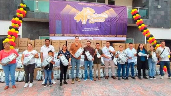 Cabildo de Apaxco entrega luminarias